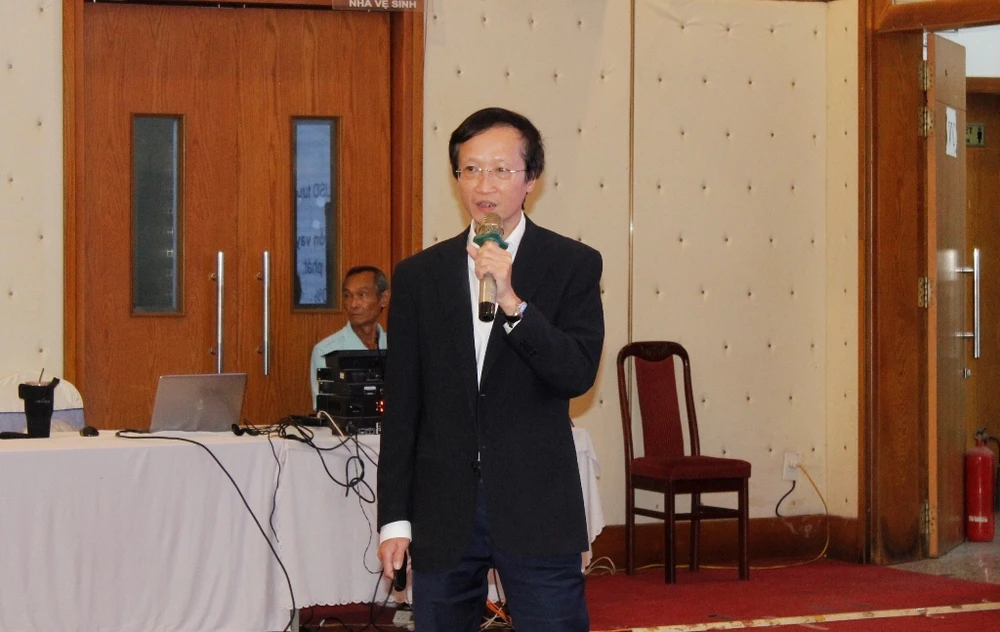 Ông Phạm Hoàng Mai –Vụ trưởng Vụ kinh tế đối ngoại, Bộ KH&amp;ĐT báo cáo sơ bộ 16 đề xuất dự án. Ảnh: NHẪN NAM