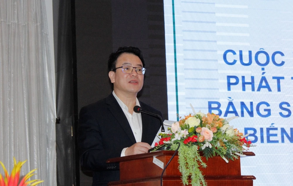 Thứ trưởng Bộ KH&amp;ĐT Trần Quốc Phương phát biểu tại cuộc họp ngày 1-4. Ảnh: NHẪN NAM