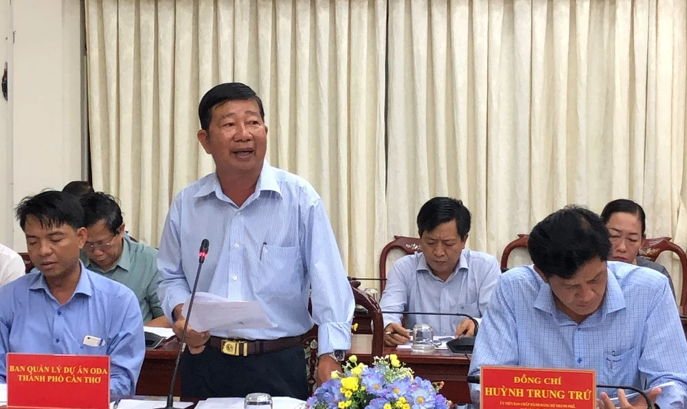 Ông Bùi Thái Thượng - Giám đốc Ban ODA báo cáo tình hình triển khai Dự án 3 tại cuộc họp. Ảnh: NHẪN NAM