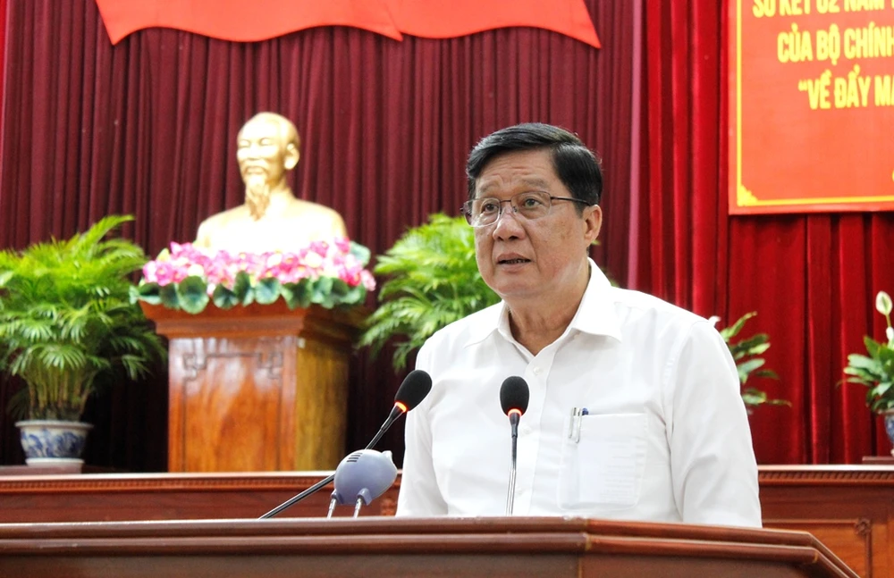 Ông Phạm Văn Hiểu - Phó Bí thư Thường trực Thành ủy Cần Thơ phát biểu tại hội nghị. Ảnh: NHẪN NAM