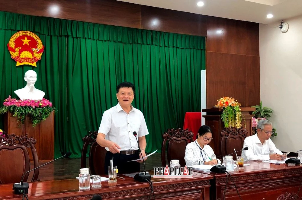 Ông Dương Tấn Hiển – Phó Chủ tịch Thường trực UBND TP phát biểu tại cuộc họp. Ảnh: NHẪN NAM