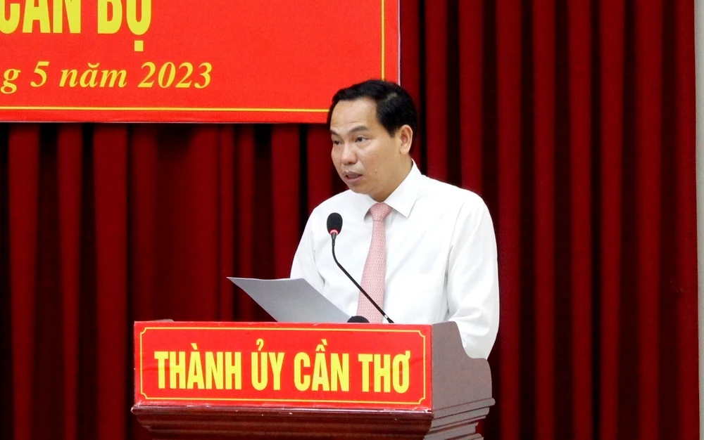 Nguyên Bí thư Cần Thơ Lê Quang Mạnh phát biểu tại hội nghị chiều 27-5. Ảnh: NHẪN NAM Nguyên Bí thư Cần Thơ Lê Quang Mạnh phát biểu tại hội nghị chiều 27-5. Ảnh: NHẪN NAM