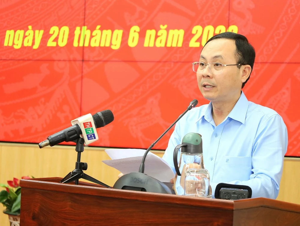 Bí thư Thành ủy Cần Thơ Nguyễn Văn Hiếu phát biểu tại buổi họp mặt chiều 20-6. Ảnh: TP