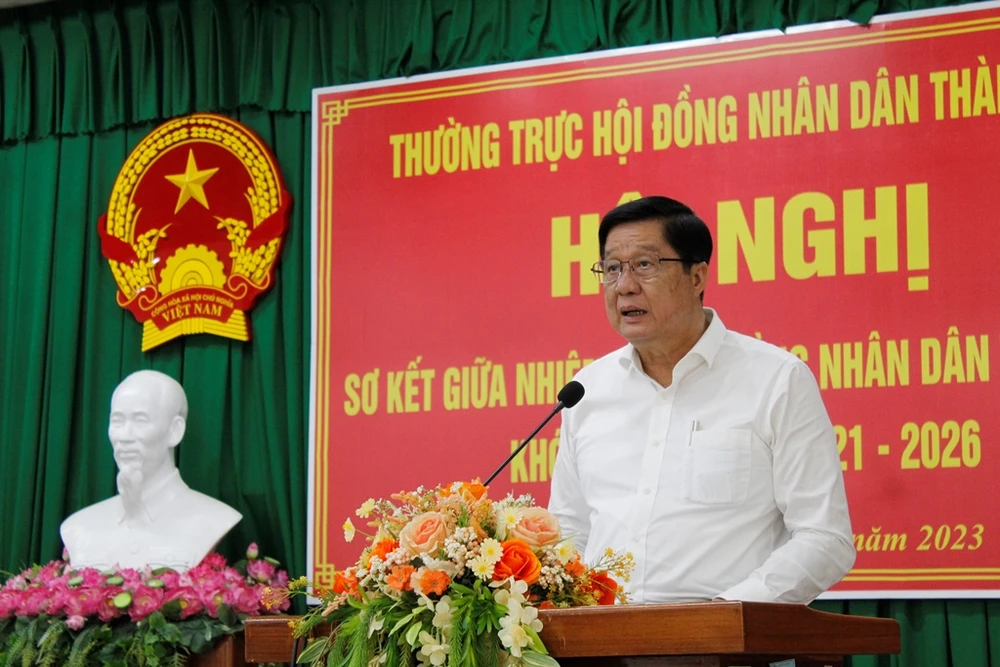 Chủ tịch HĐND TP Cần Thơ, Phạm Văn Hiểu phát biểu kết luận hội nghị. Ảnh: NHẪN NAM Chủ tịch HĐND TP Cần Thơ, Phạm Văn Hiểu phát biểu kết luận hội nghị. Ảnh: NHẪN NAM