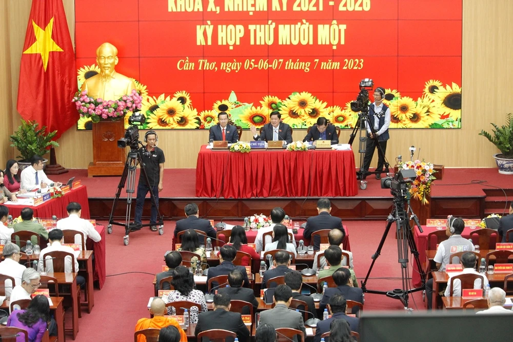 Quang cảnh phiên chất vấn tại kỳ họp HĐND TP Cần Thơ. Ảnh: NHẪN NAM Quang cảnh phiên chất vấn tại kỳ họp HĐND TP Cần Thơ. Ảnh: NHẪN NAM