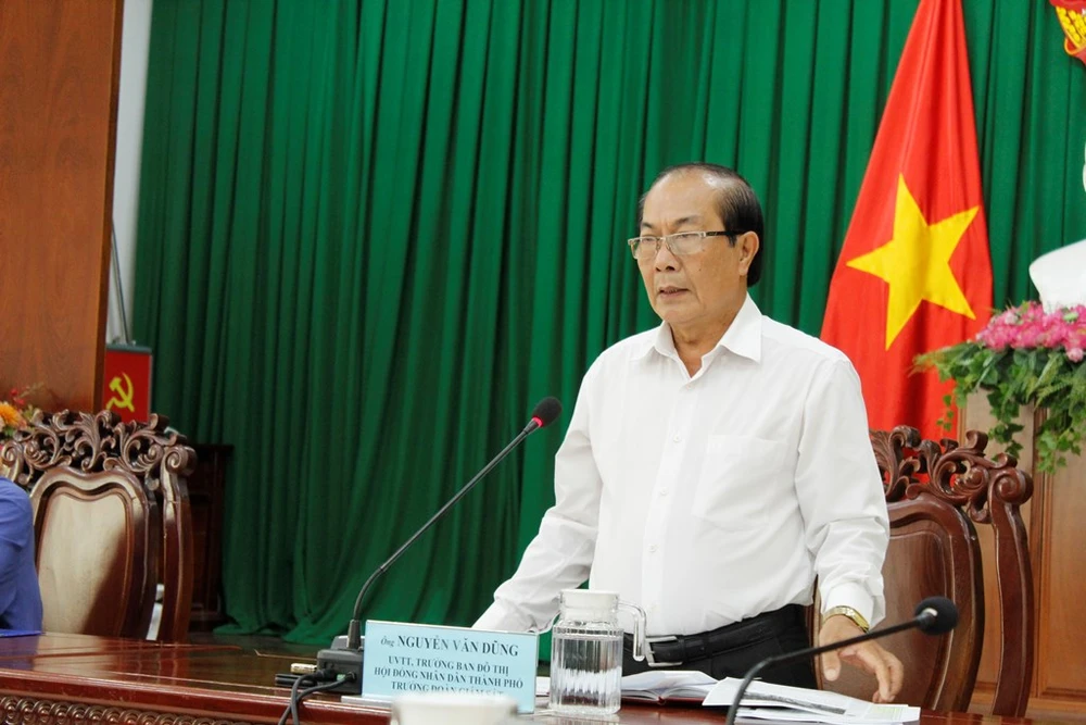 Ông Nguyễn Văn Dũng -Trưởng Ban Đô thị HĐND TP Cần Thơ phát biểu tại buổi giám sát. Ảnh: NHẪN NAM