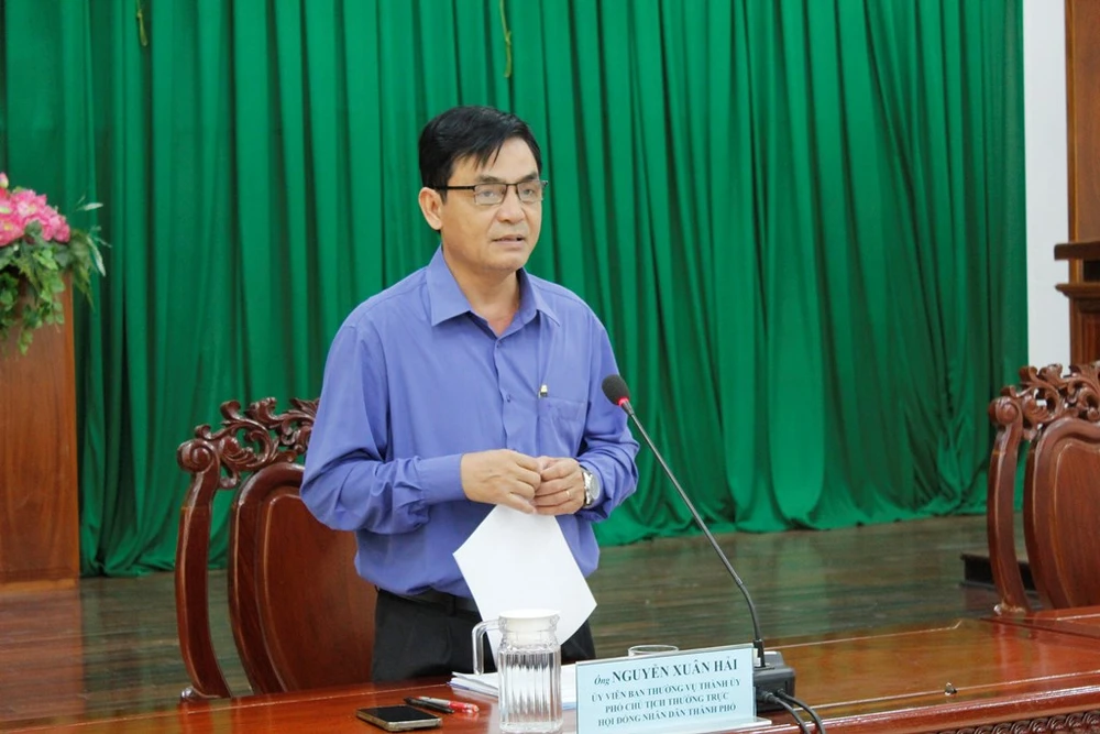 Ông Nguyễn Xuân Hải – Phó Chủ tịch Thường trực HĐND TP Cần Thơ phát biểu tại buổi giám sát. Ảnh: NHẪN NAM