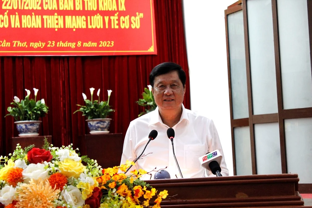 Ông Phạm Văn Hiểu - Phó Bí thư Thường trực Thành ủy Cần Thơ phát biểu chỉ đạo tại hội nghị. Ảnh: NHẪN NAM