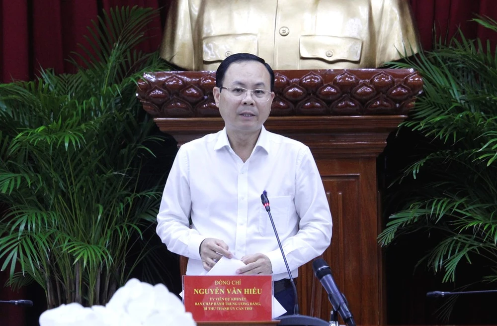 Bí thư Thành ủy Cần Thơ Nguyễn Văn Hiếu phát biểu kết luận tại cuộc họp ngày 7-9. Ảnh: NHẪN NAM