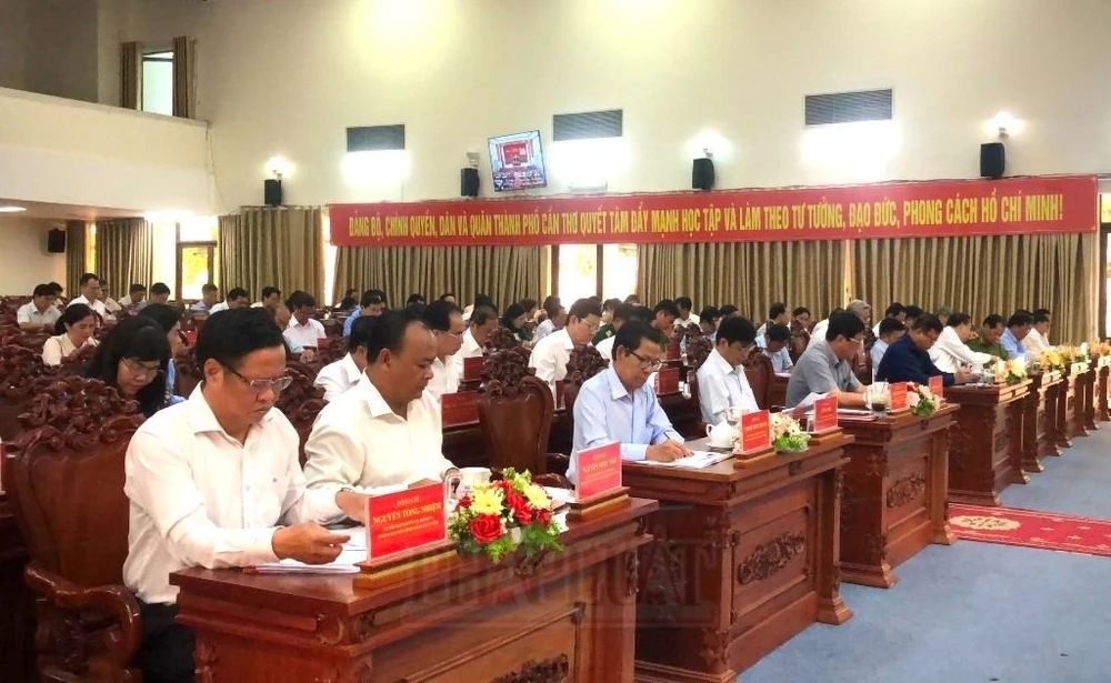 Đại biểu dự Hội nghị Ban chấp hành Đảng bộ TP Cần Thơ chiều 2-12