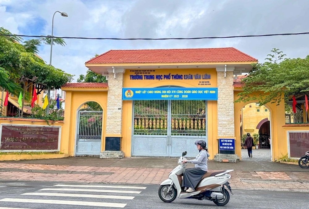 Học sinh trường THPT Châu Văn Liêm bị thương do sự cố nổ ống nghiệm trong giờ học.