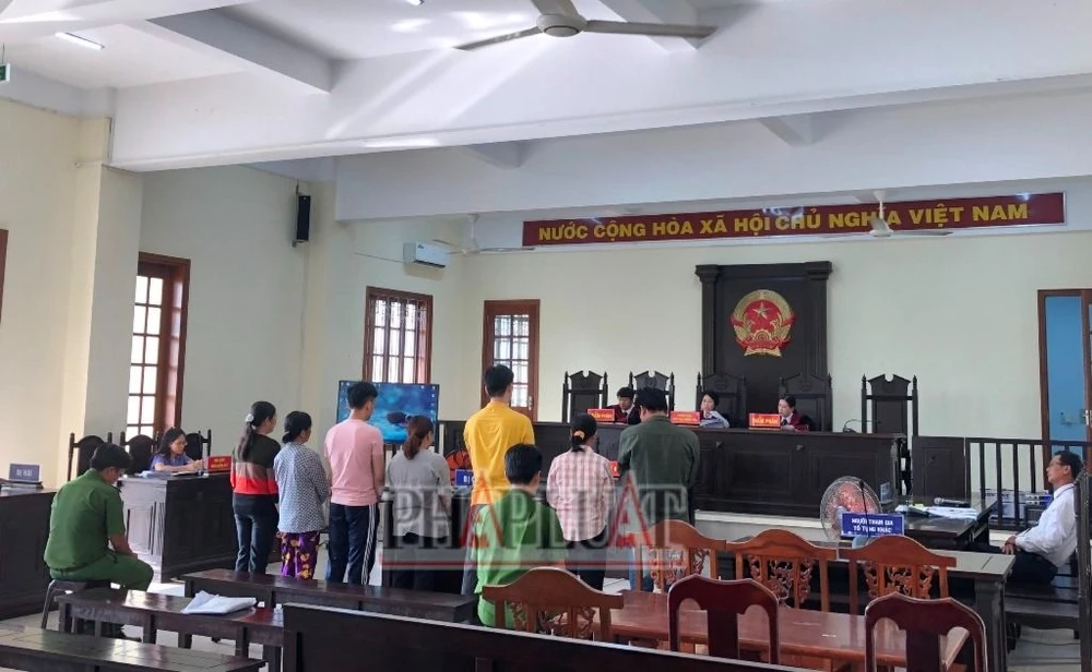 7 bị cáo bị phạt tù vì dọa đoàn cưỡng chế thu hồi đất