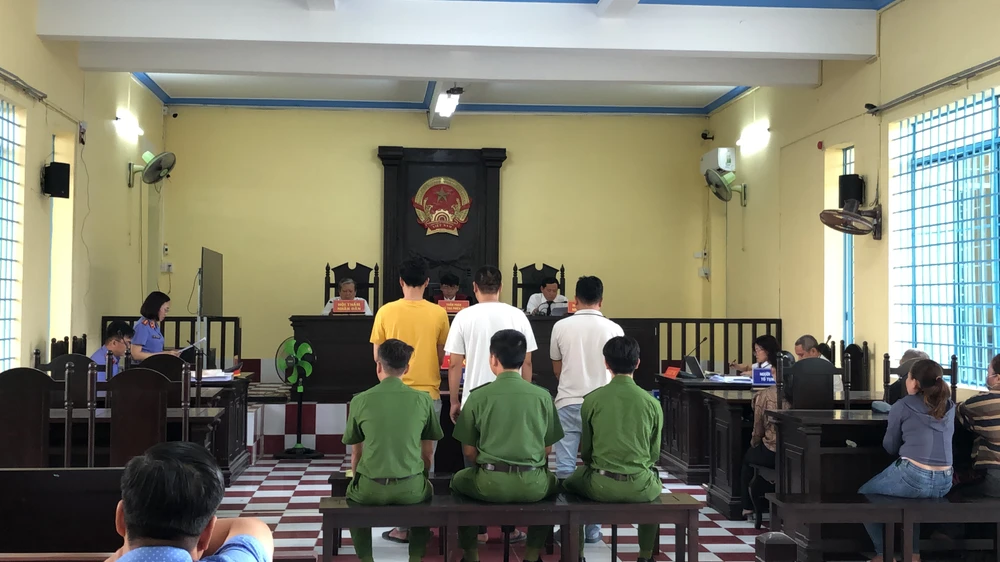 quang-canh-phien-toa