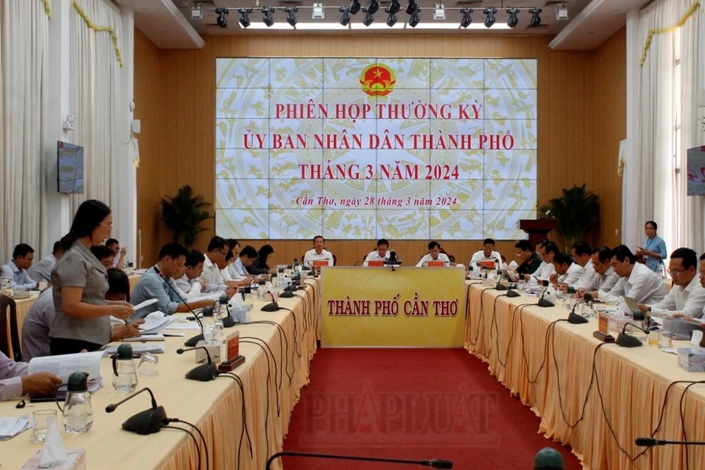 phien-hop-thuong-kỳ-ubnd-tp-can-tho.JPG