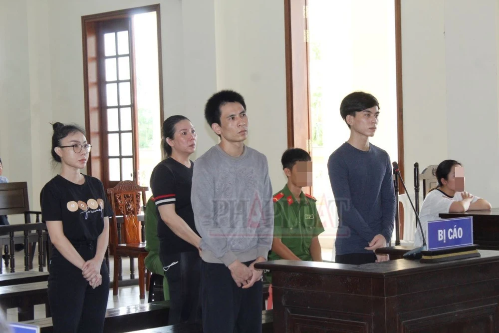 4 bị cáo bị TAND TP Cần Thơ tuyên án về hai tội mua bán người, mua bán người dưới 16 tuổi.