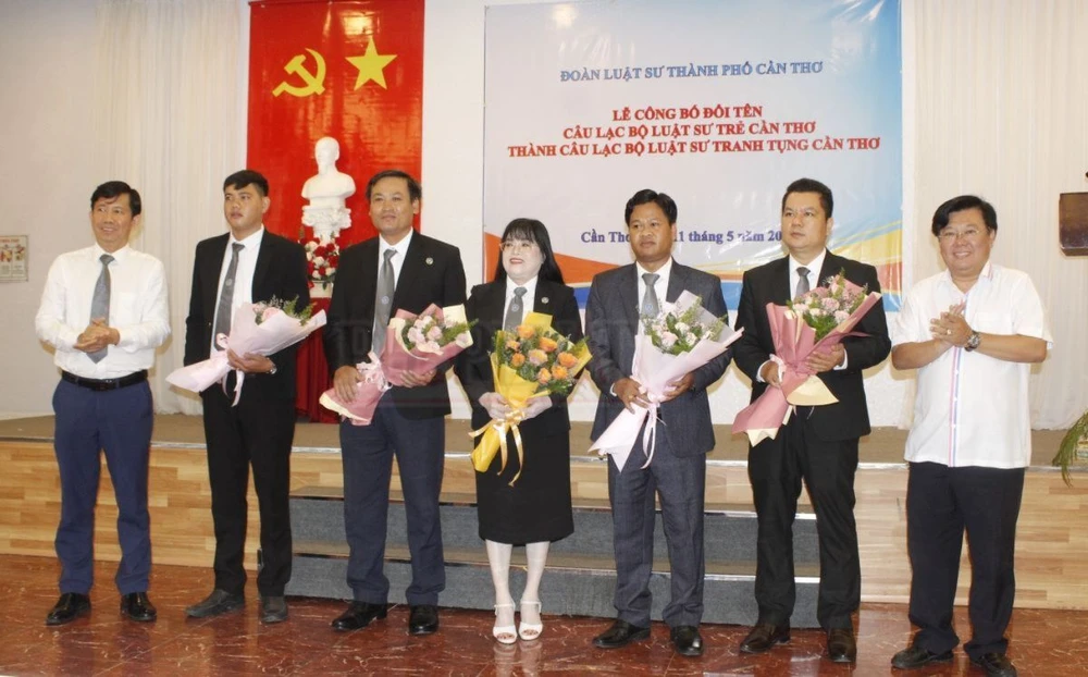 Ra mắt Ban chủ nhiệm CLB Luật sư tranh tụng lâm thời.