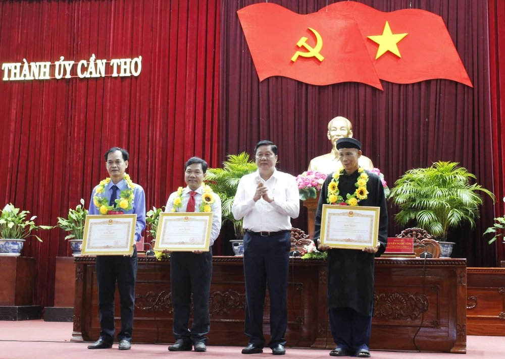 Cần Thơ sơ kết 3 năm học tập và làm theo lời Bác.