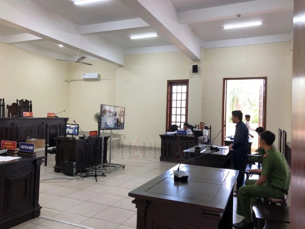 Nguyễn Thanh Hùng từ bị hại thành bị cáo.