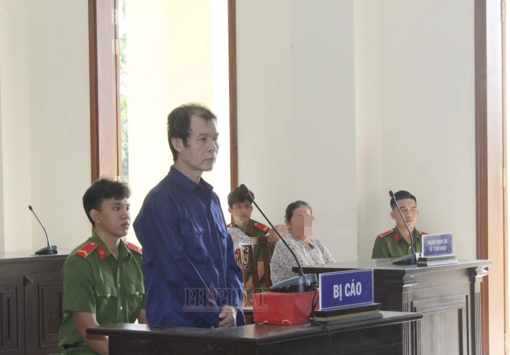 bị cáo phạm tội giết người từ mâu thuẫn trong việc rót rượu