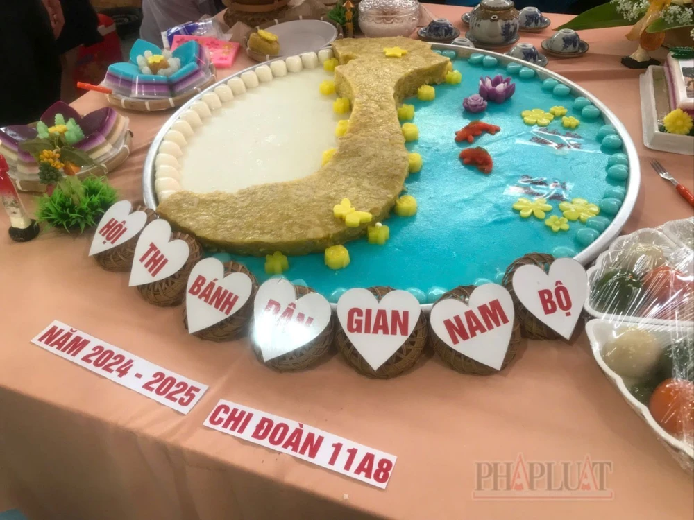 Người dân nườm nượp đổ về Lễ hội Bánh dân gian Nam Bộ ở Cần Thơ trước giờ khai mạc ảnh 3