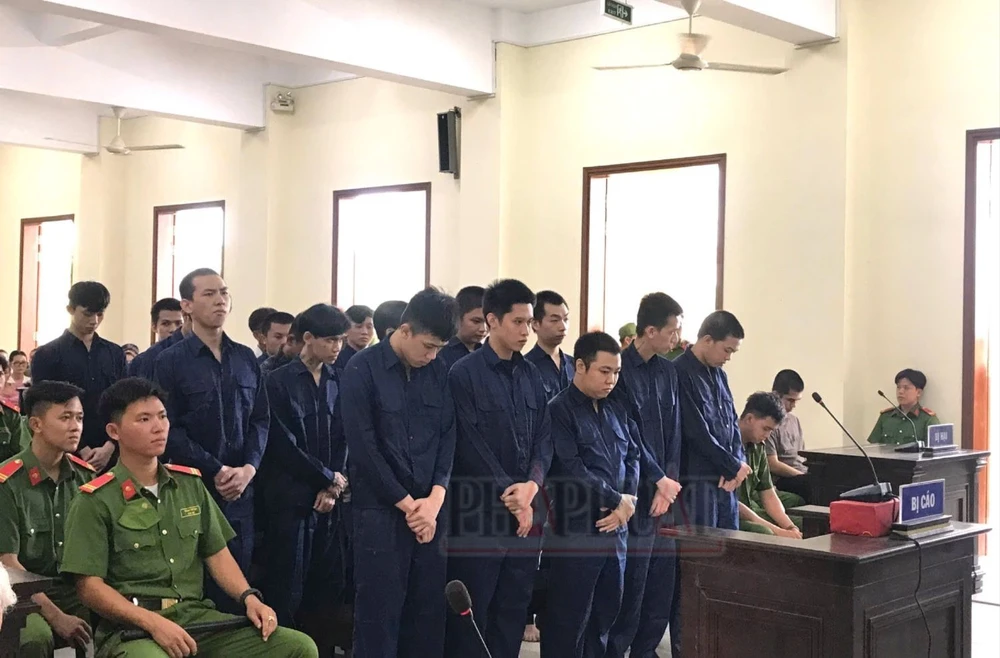 20 bị cáo bị truy tố 4 tội giết người, tàng trữ trái phép vũ khí quân dụng, gây rối trật tự công cộng, che giấu tội phạm