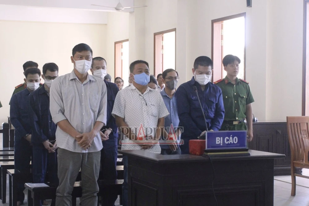 Xét xử 10 bị cáo liên quan vụ nhận hối lộ tại trung tâm đăng kiểm xe cơ giới Cần Thơ 6502D