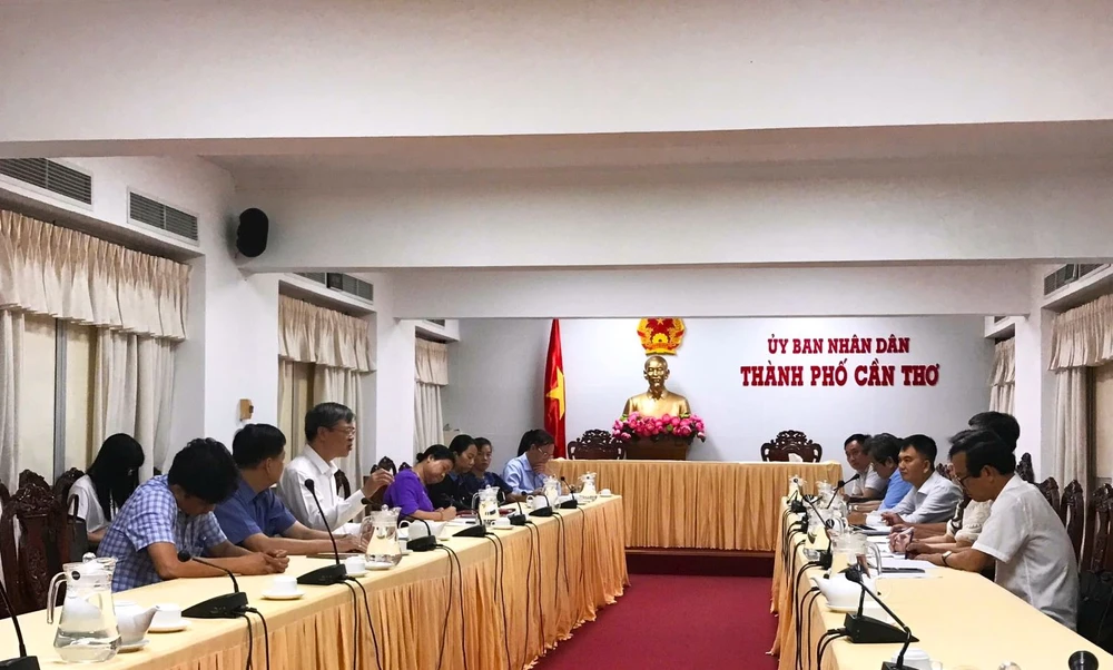 TP Cần Thơ họp sau khi đi khảo sát nhà ở công vụ