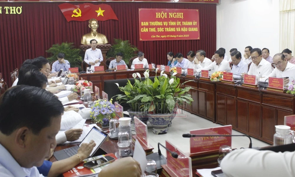 hội nghị thảo luận phương án nhân sự TP Cần Thơ mới