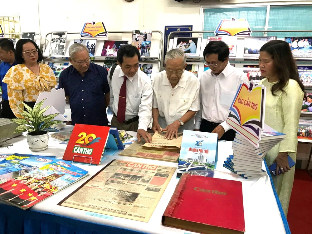 TP Cần Thơ triển lãm 100 năm báo chí