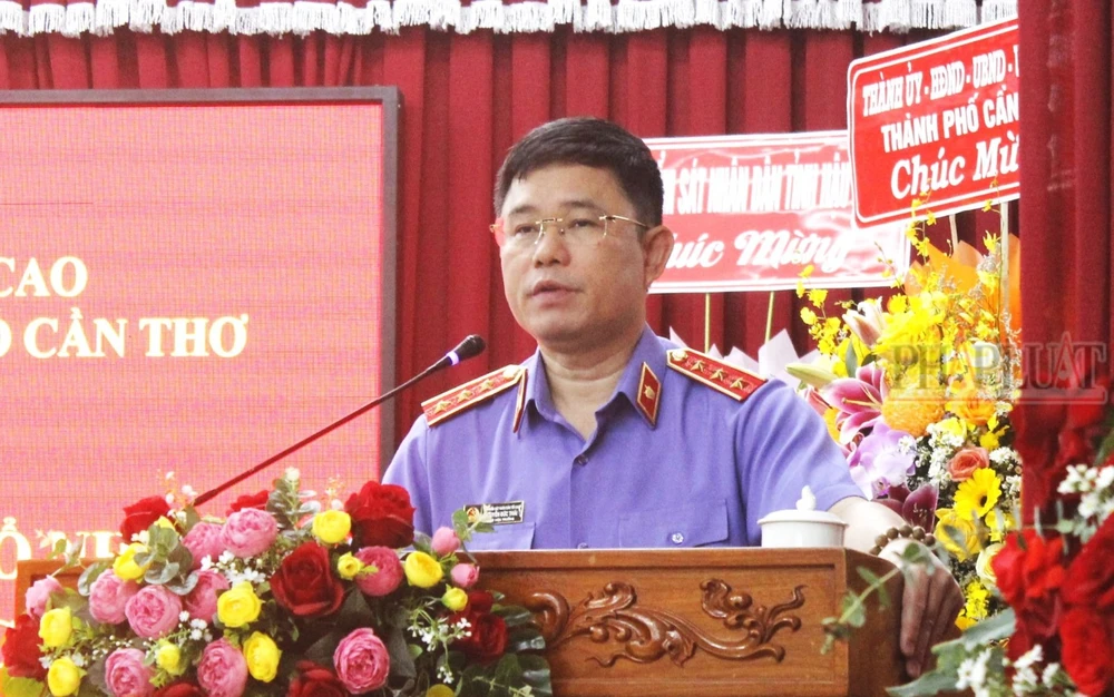 Phó viện trưởng VKSND Tối cao Nguyễn Đức Thái trao quyết định cán bộ tại TP Cần Thơ