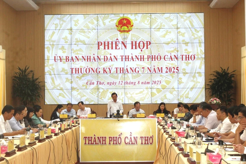 UBND TP Cần Thơ họp thường kỳ tháng 7
