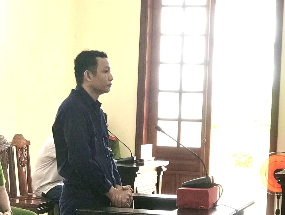 Nhân viên hành chính lừa lấy 1.800 thùng bia