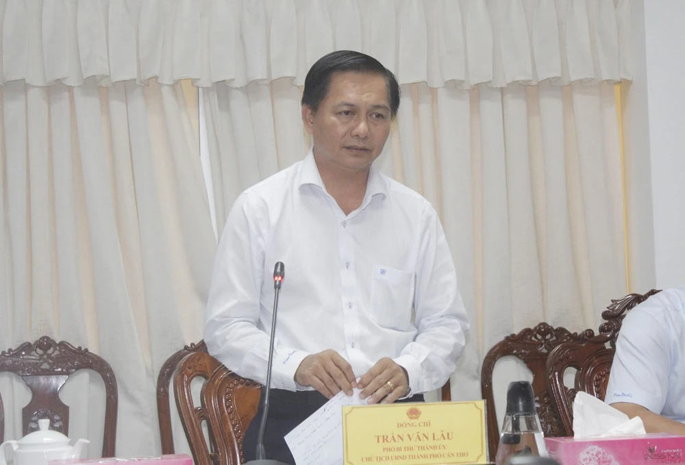 Chủ tịch UBND TP Cần Thơ Trần Văn Lâu kết luận cuộc họp. Ảnh: NHẪN NAM