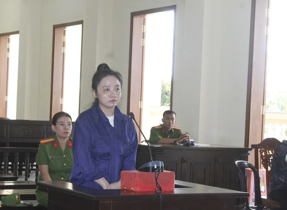 Giả mạo giám đốc công an tỉnh lừa lấy của bạn gần 1 tỉ