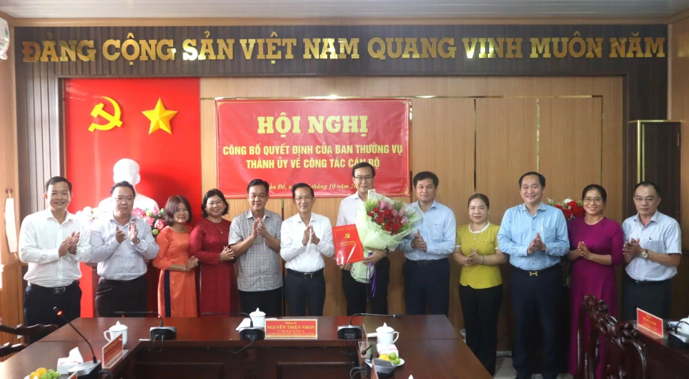 Chánh Văn phòng UBND TP Cần Thơ làm Bí thư xã Trần Đề