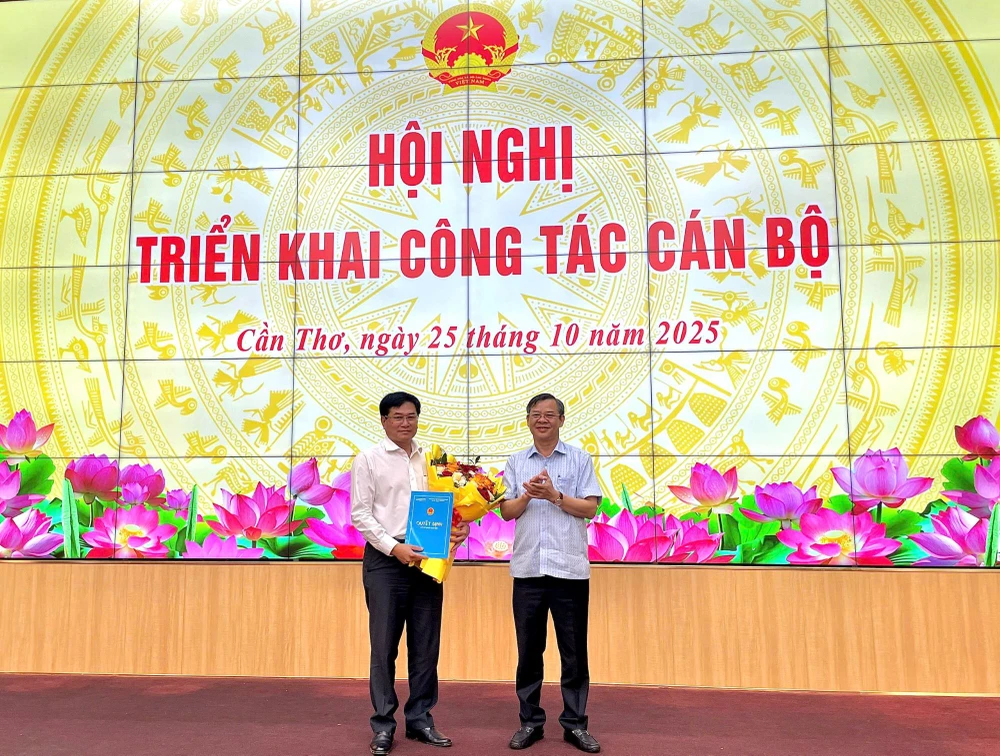 Cần Thơ bổ nhiệm Chánh văn phòng UBND TP