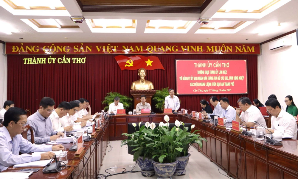 Thành ủy Cần Thơ họp về các cụm khu công nghiệp