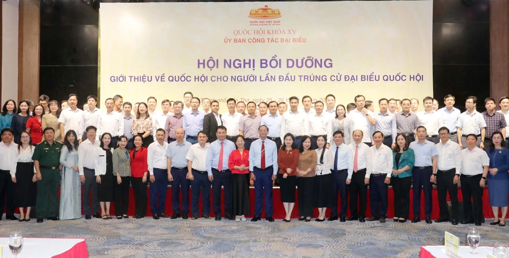 quoc-hoi-boi-duong-dbqh-1.jpg