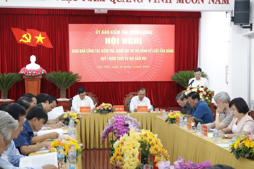 uy-ban-kiem-tra-trung-uong (2).jpg