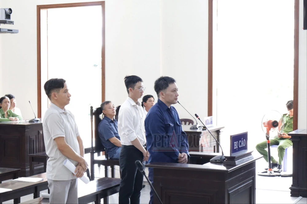 cuu-can-bo-thue-lam-dung-chuc-vu.jpg