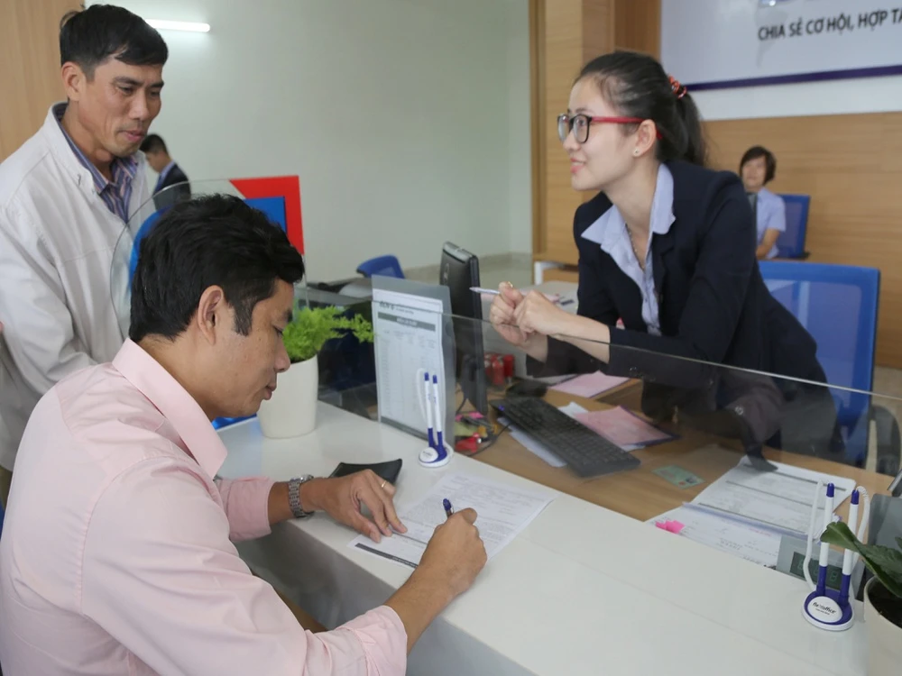 Lãi suất huy động tăng, người vay phập phồng lo ảnh 1