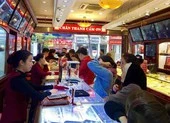 Doanh nghiệp khuyên người dân mua bán vàng