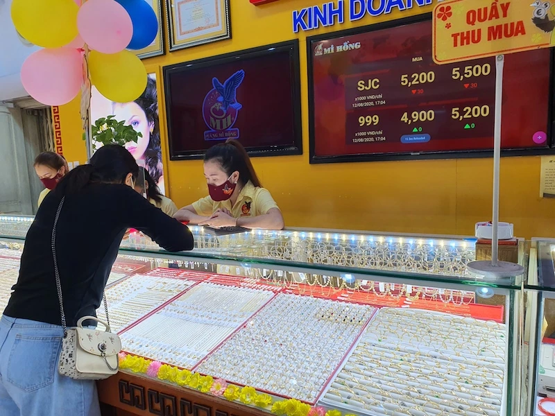 gia-ban-vang-tang-giam-loan-xa_FCVC