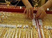 Giá vàng khó lường, nhà đầu tư cá mập hạn chế mua