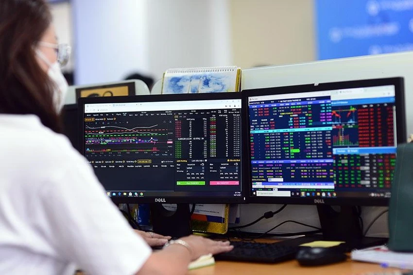 Chuyên gia kỳ vọng dòng tiền của nhà đầu tư cá nhân sẽ dần quay trở lại thị trường chứng khoán. Ảnh minh hoạ