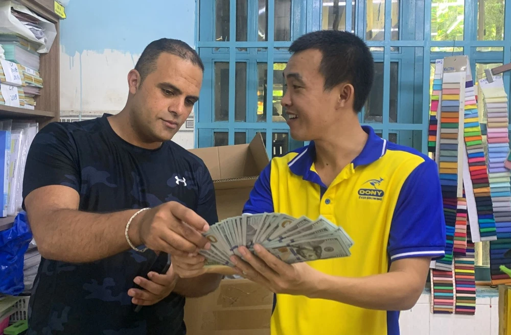 Doanh nghiệp đang chật vật xoay dòng tiền để vượt qua giai đoạn khó khăn