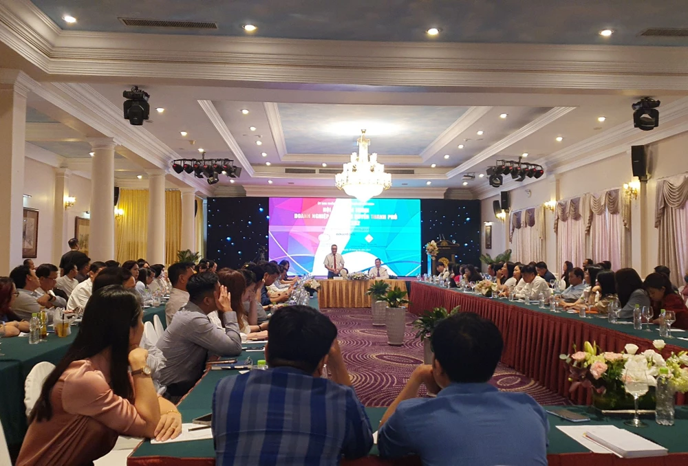 Quang cảnh Hội nghị "Đối thoại giữa doanh nghiệp và chính quyền thành phố"