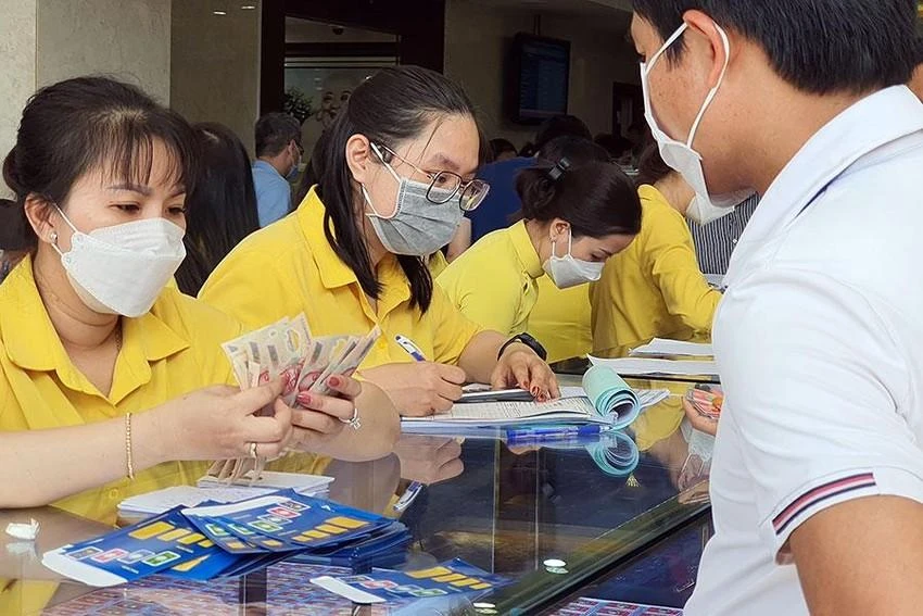 vàng miếng SJC lao dốc