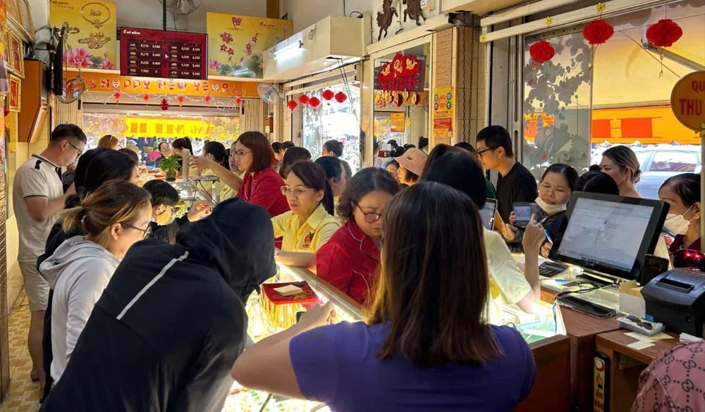 Khách mua vàng miếng sjc