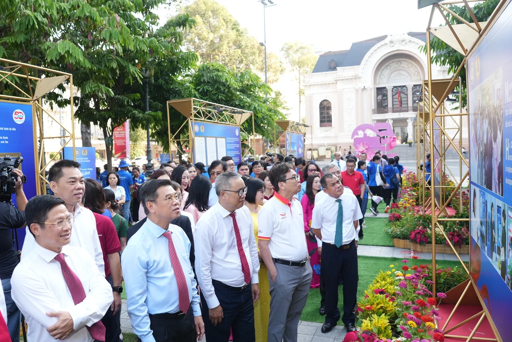 Triển lãm ảnh ngành ngân hàng